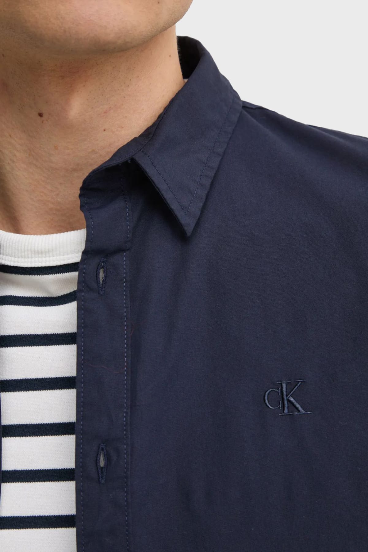 חולצה מכופתרת – תמונה 6