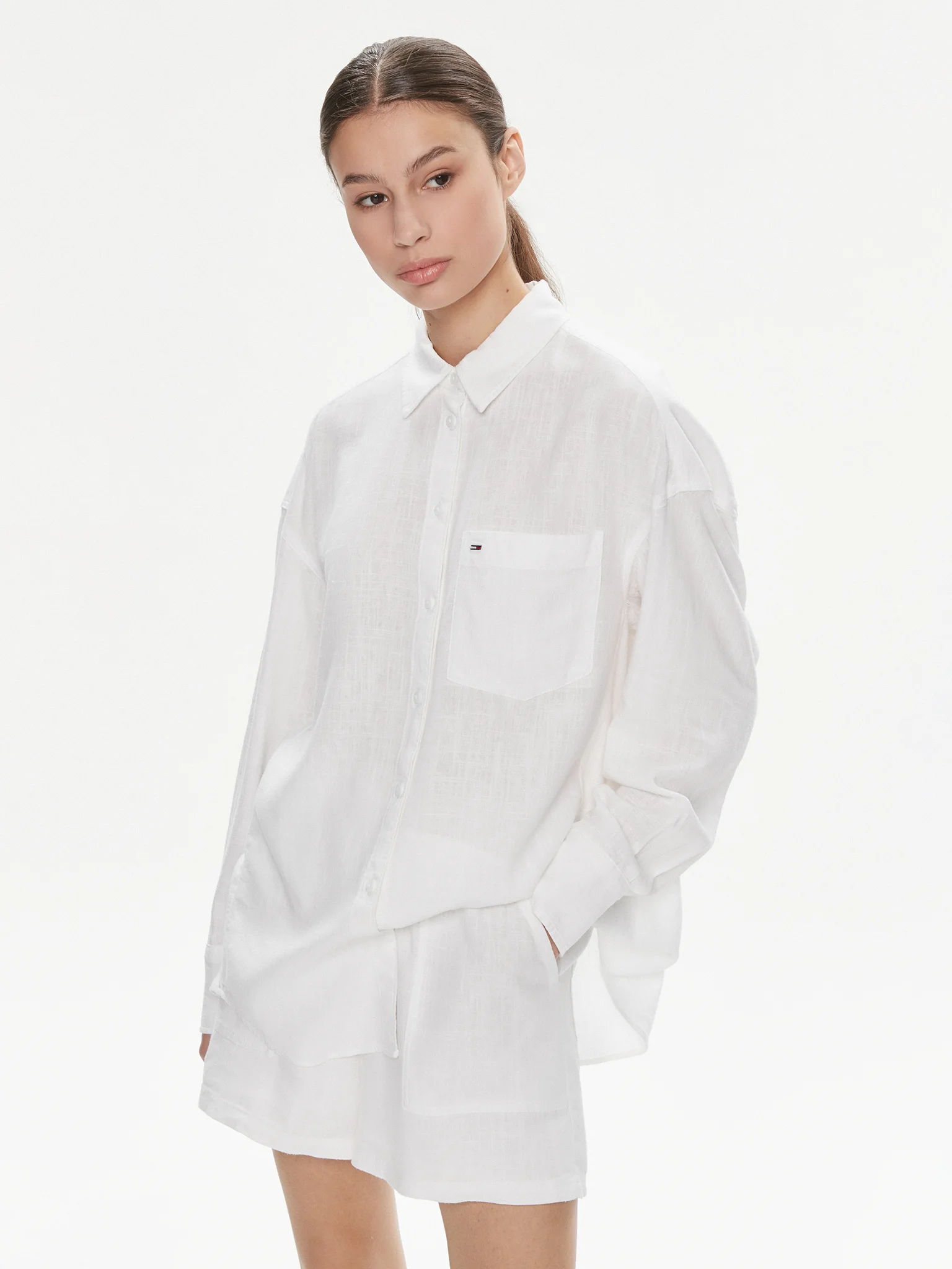 מכופתרת פשתן אוברסייז