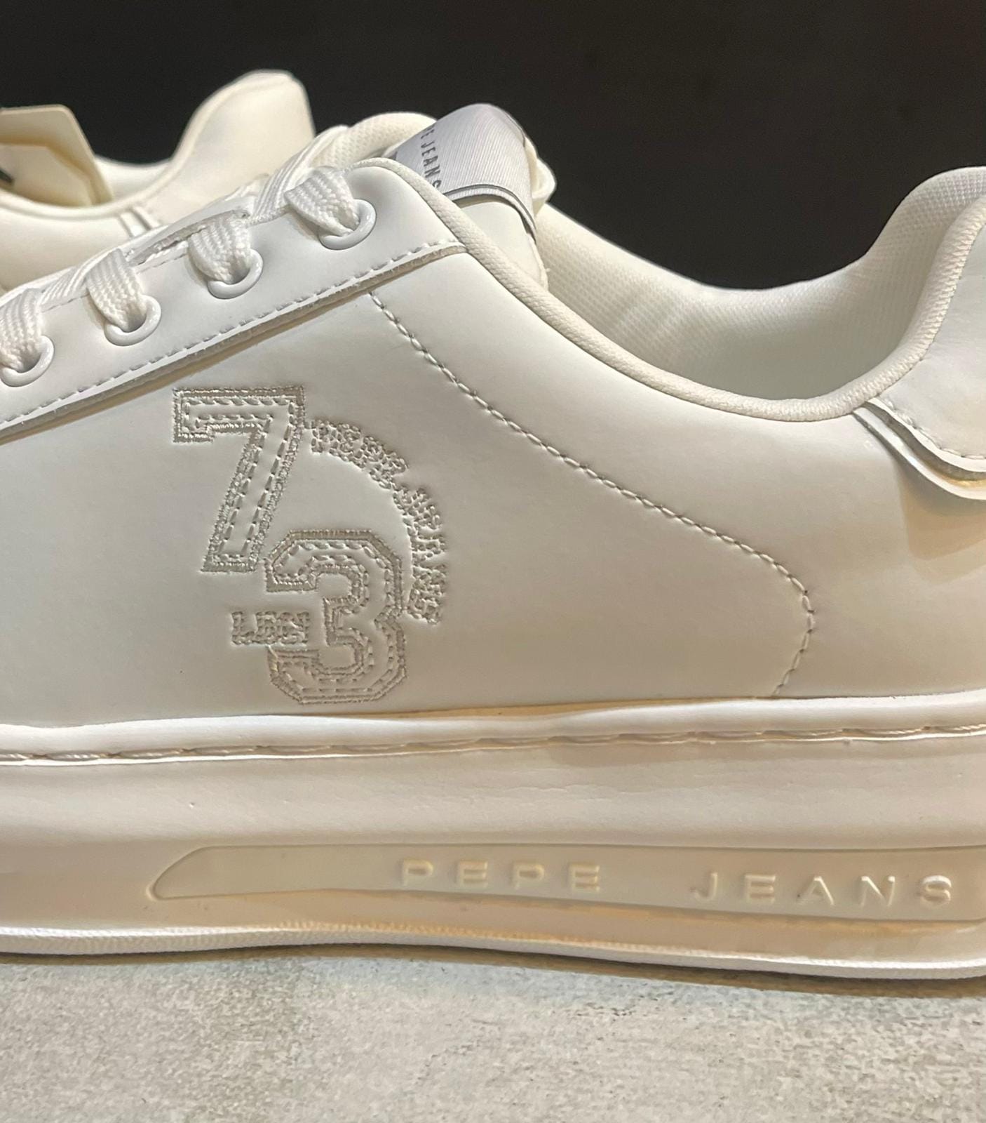 סניקרס – תמונה 4