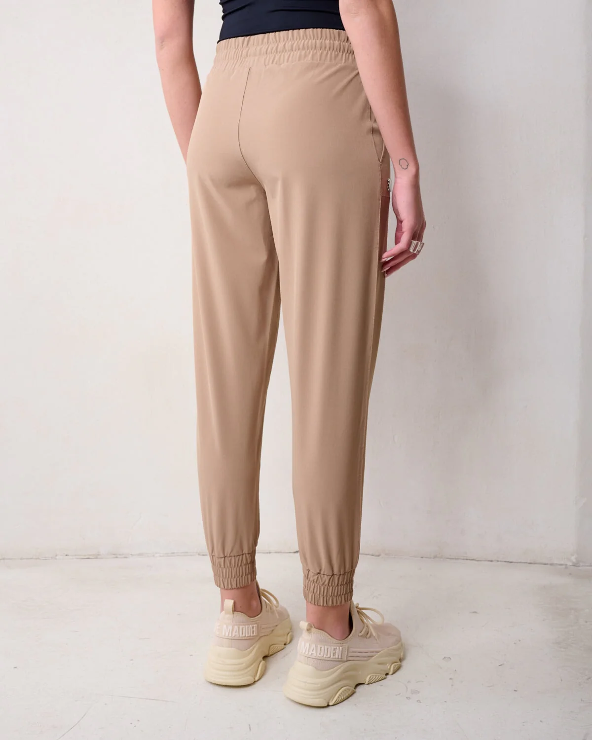 מכנס ג׳וגר לנשים – תמונה 2