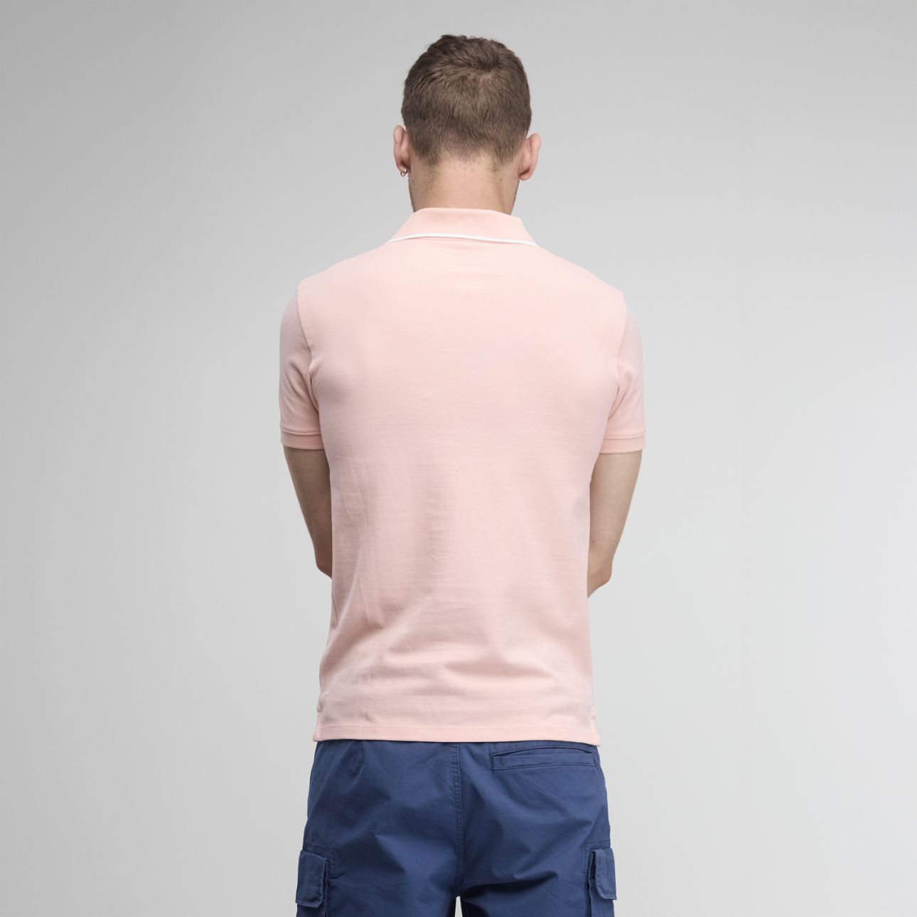 חולצה קצרה מכופתרת – תמונה 2