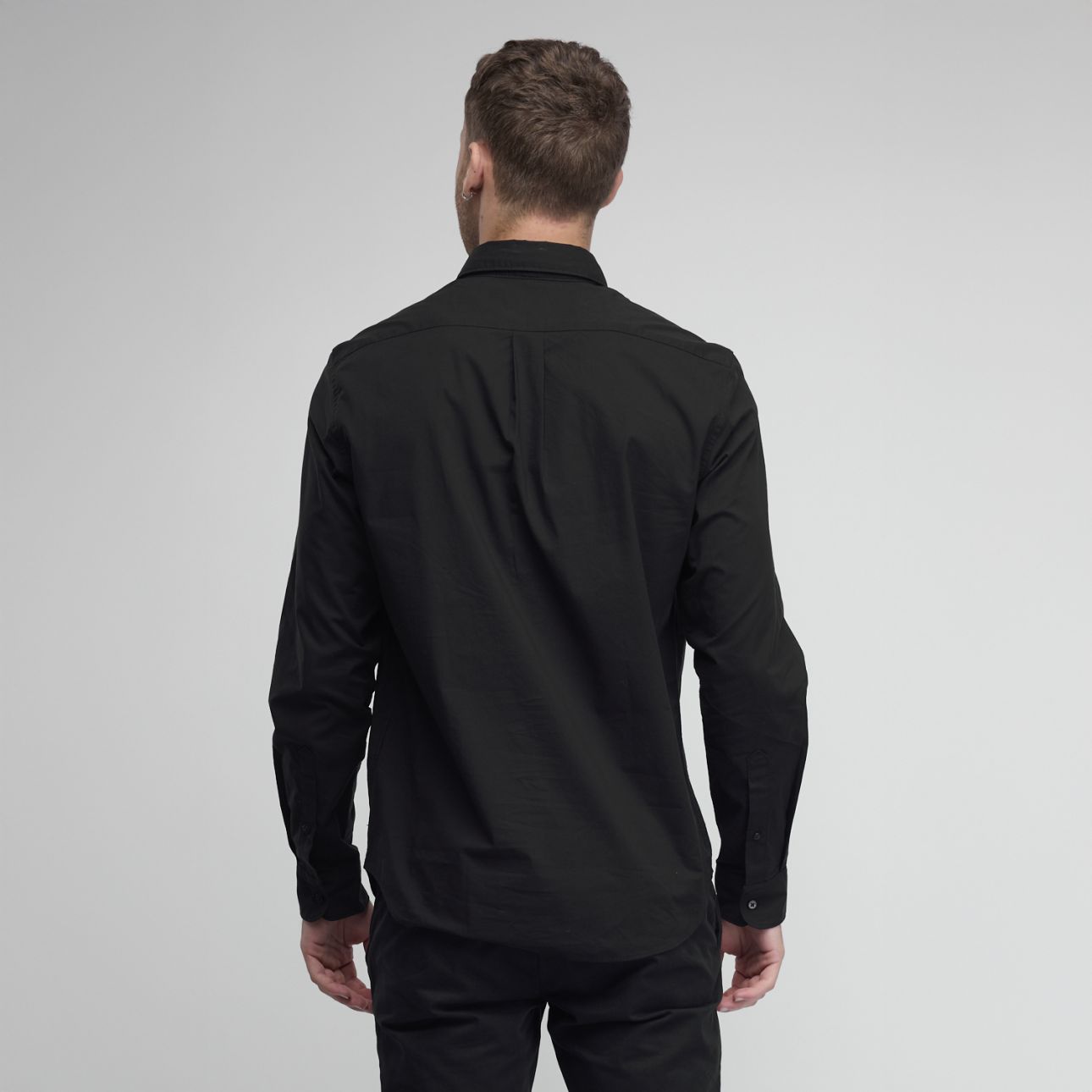 חולצה מכופתרת – תמונה 2