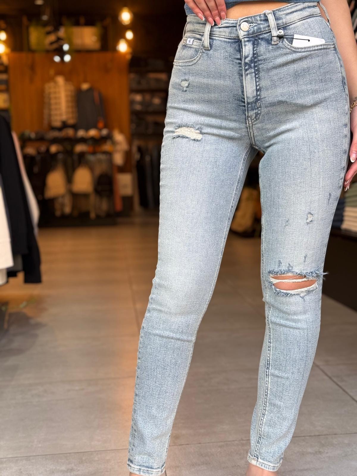 ג'ינס סקיני קרעים