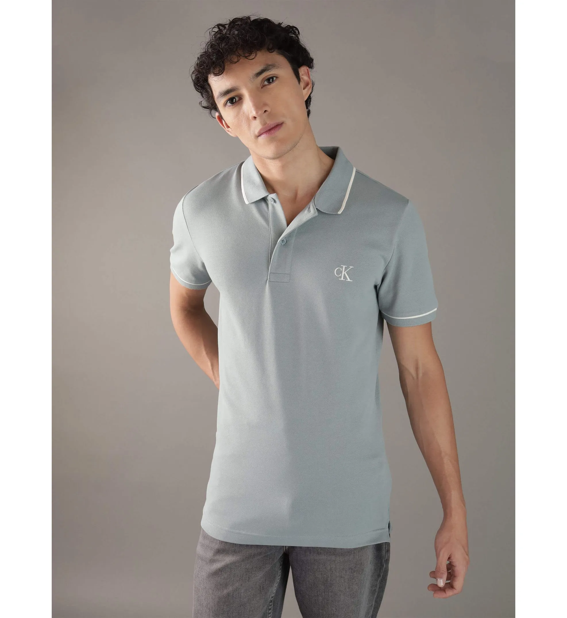 חולצת פולו קצרה