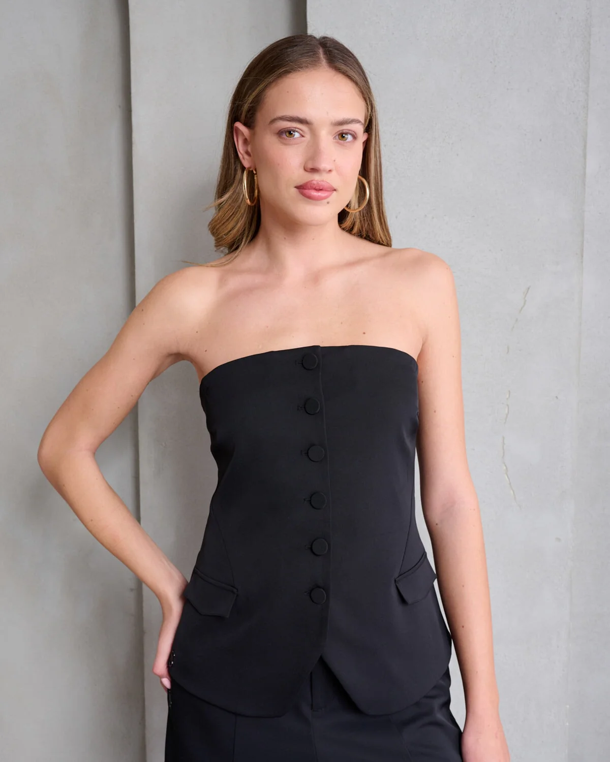 חולצת סטרפלס