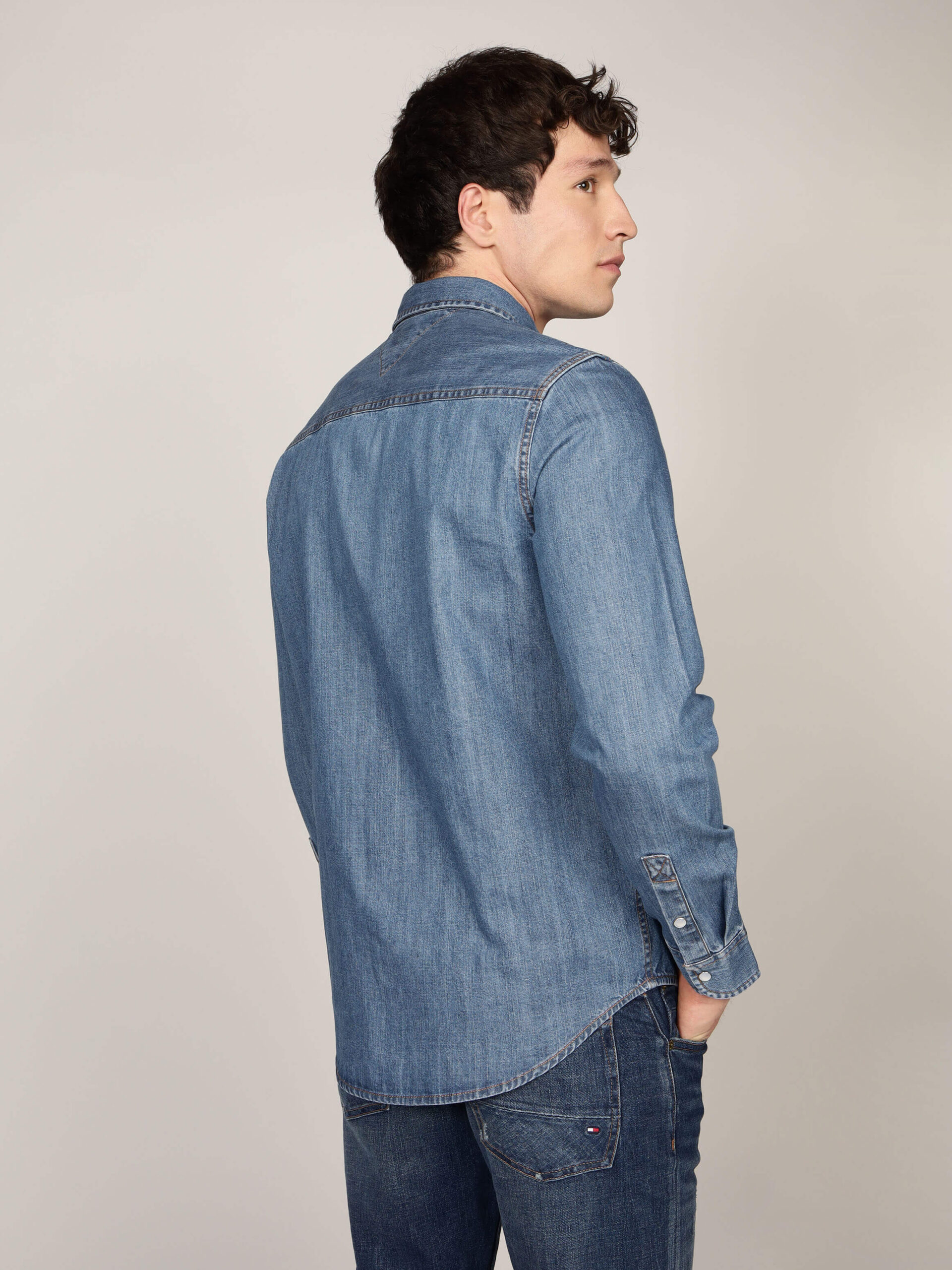 חולצה מכופתרת – תמונה 2