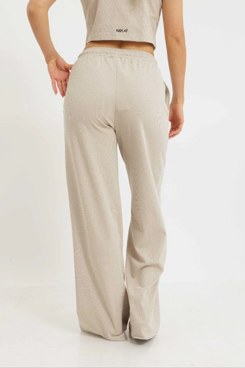 מכנסיים רחבים – תמונה 2