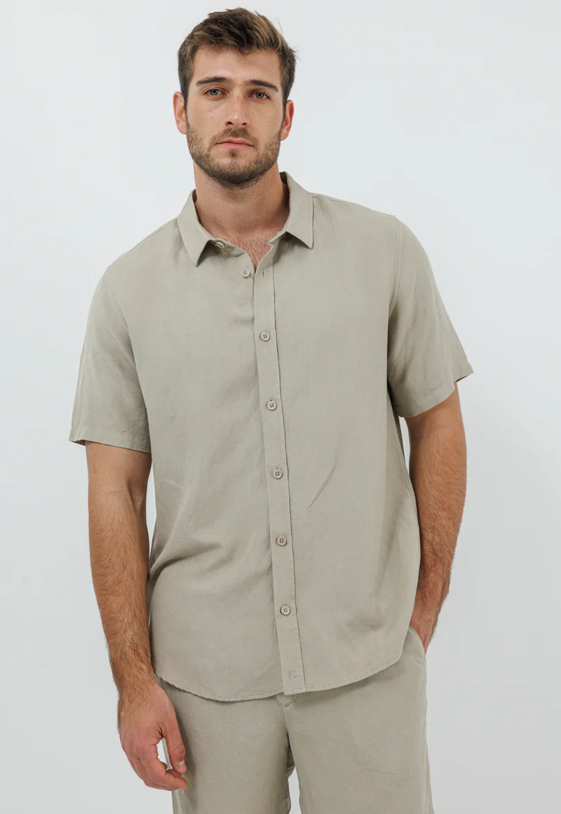 חולצה קצרה מכופתרת