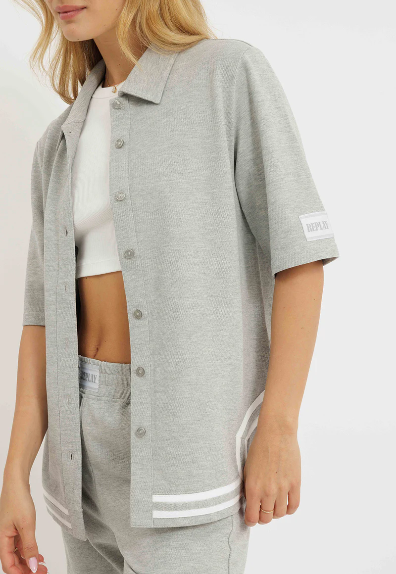 חולצה קצרה מכופתרת – תמונה 4