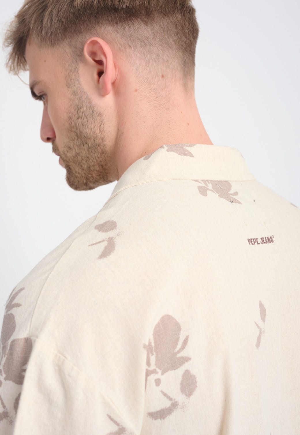 חולצת פשתן מכופתרת – תמונה 6