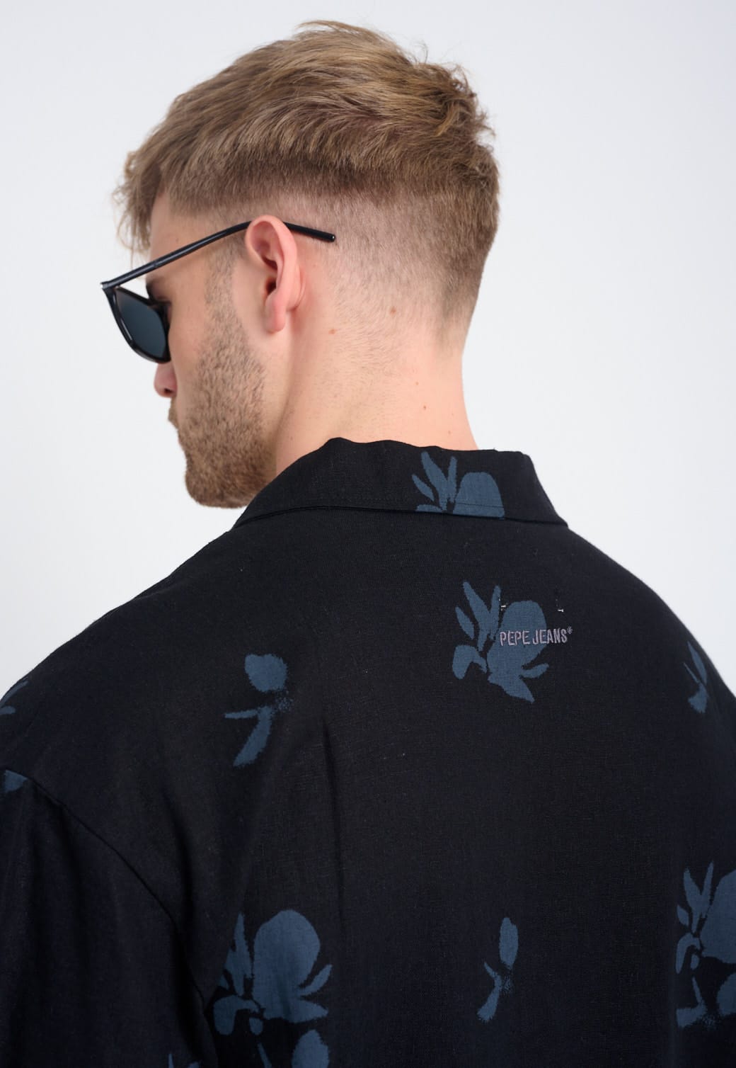 חולצת פשתן מכופתרת – תמונה 3