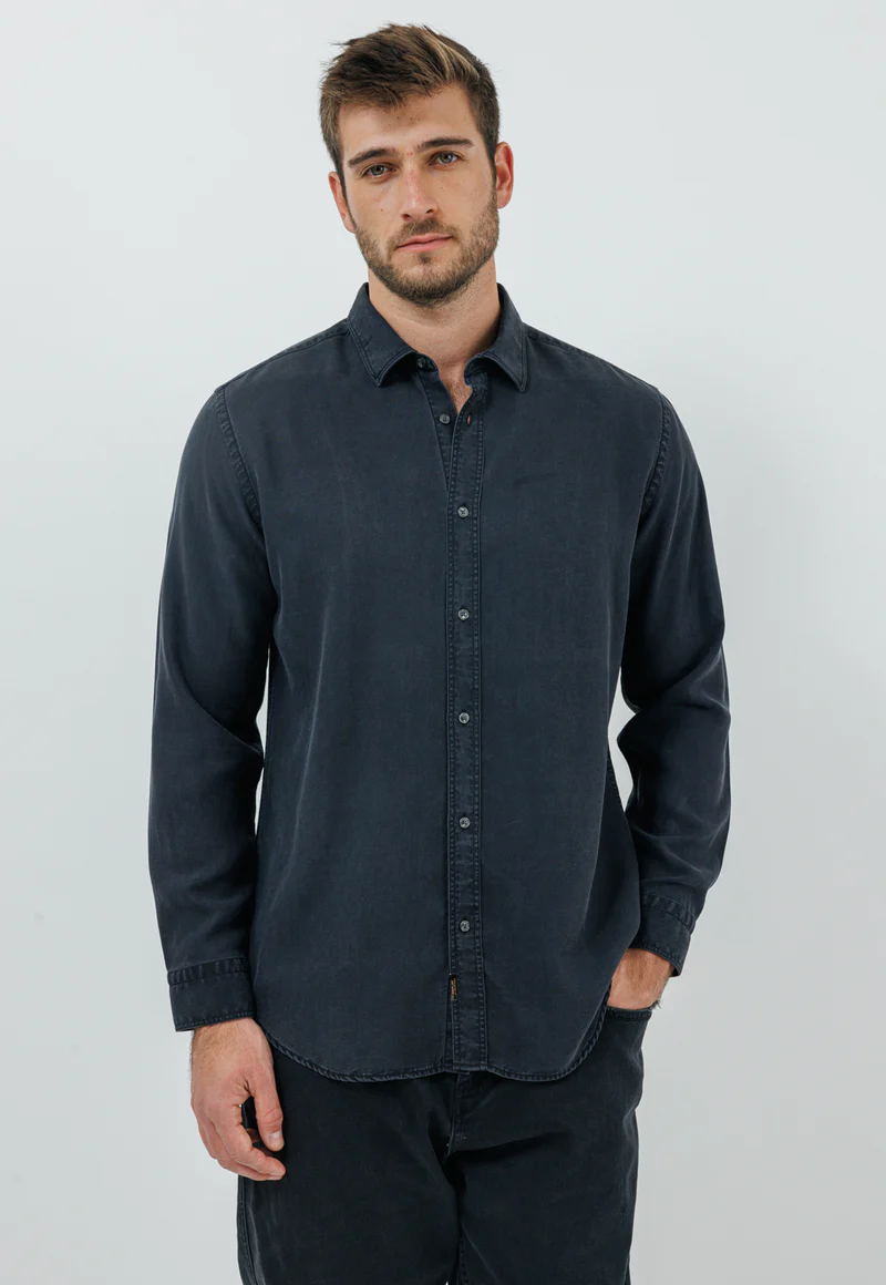 חולצה מכופתרת