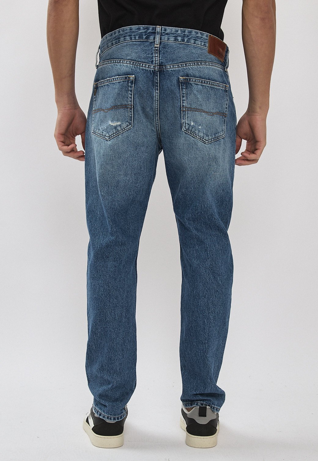 ג'ינס רחב עם קרעים – תמונה 2