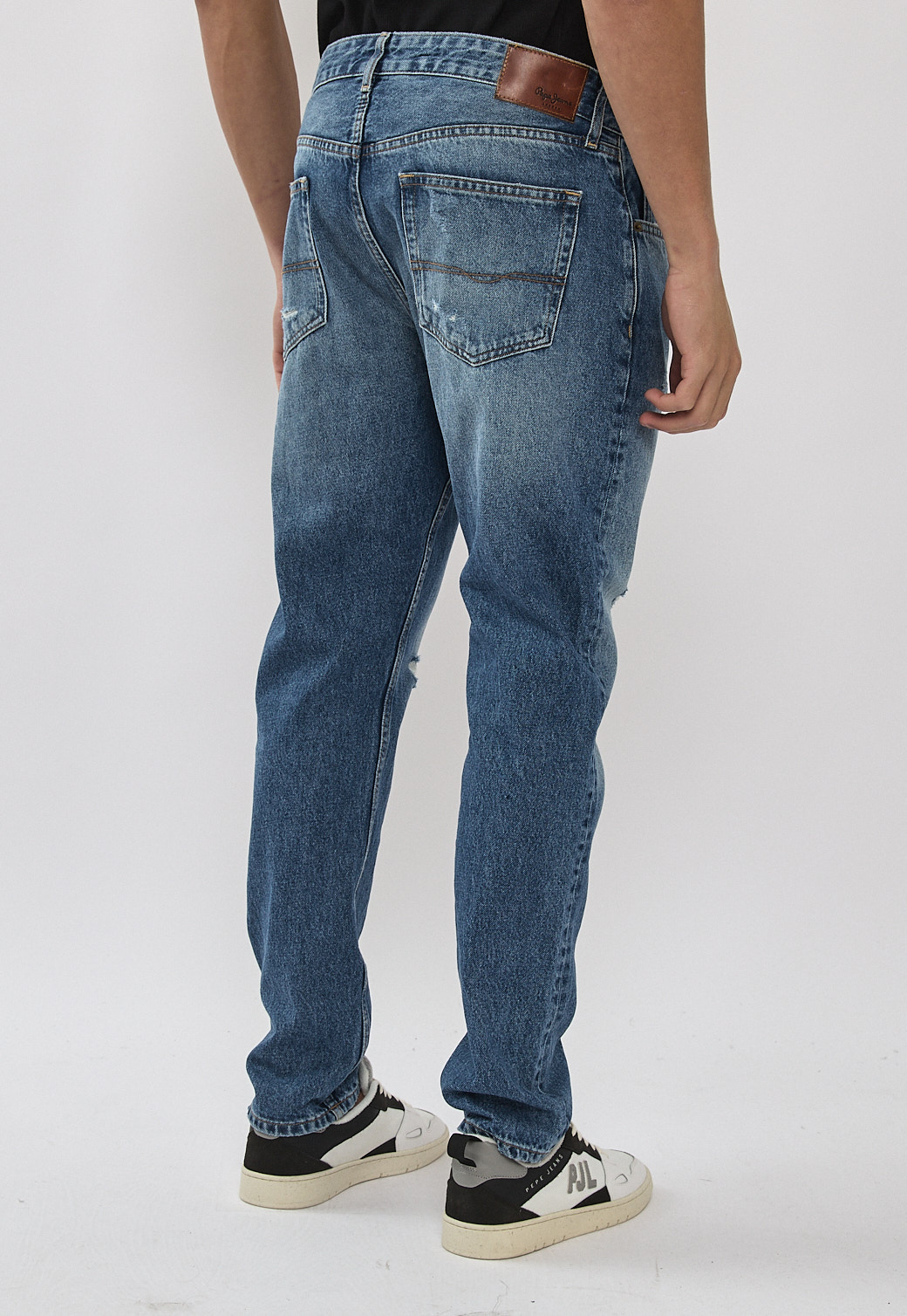 ג'ינס רחב עם קרעים – תמונה 4