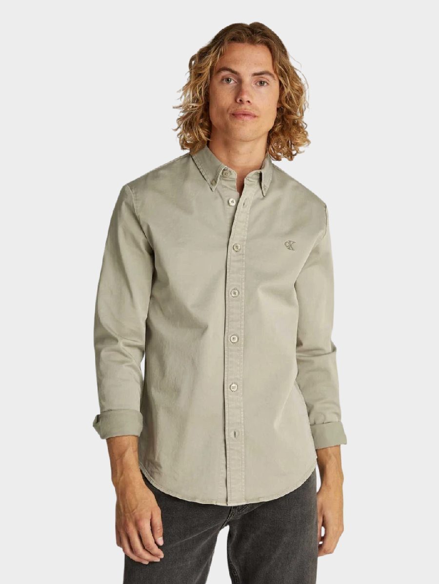 חולצה מכופתרת