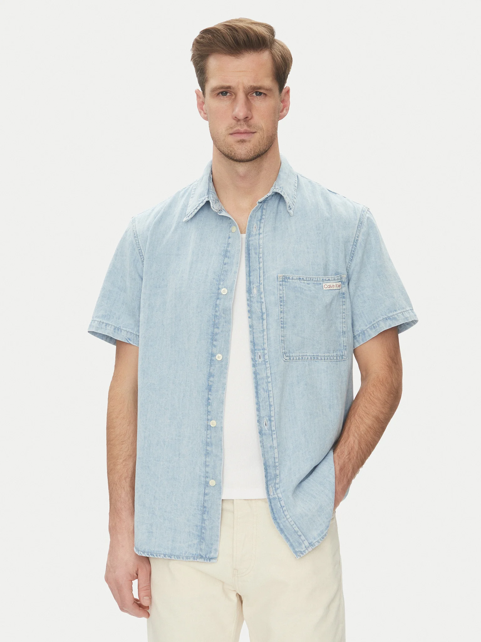 חולצה קצרה מכופתרת