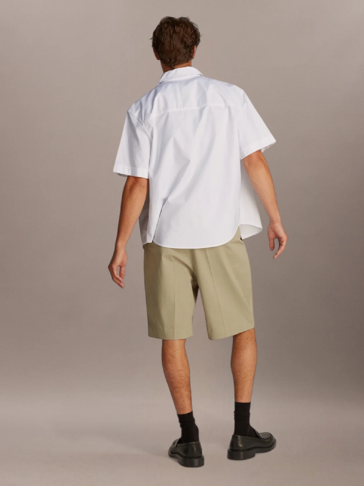 חולצה קצרה מכופתרת – תמונה 2