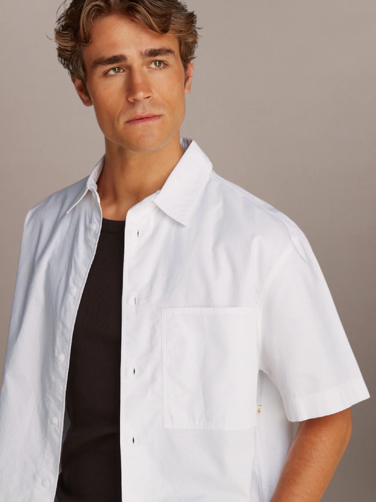 חולצה קצרה מכופתרת – תמונה 4