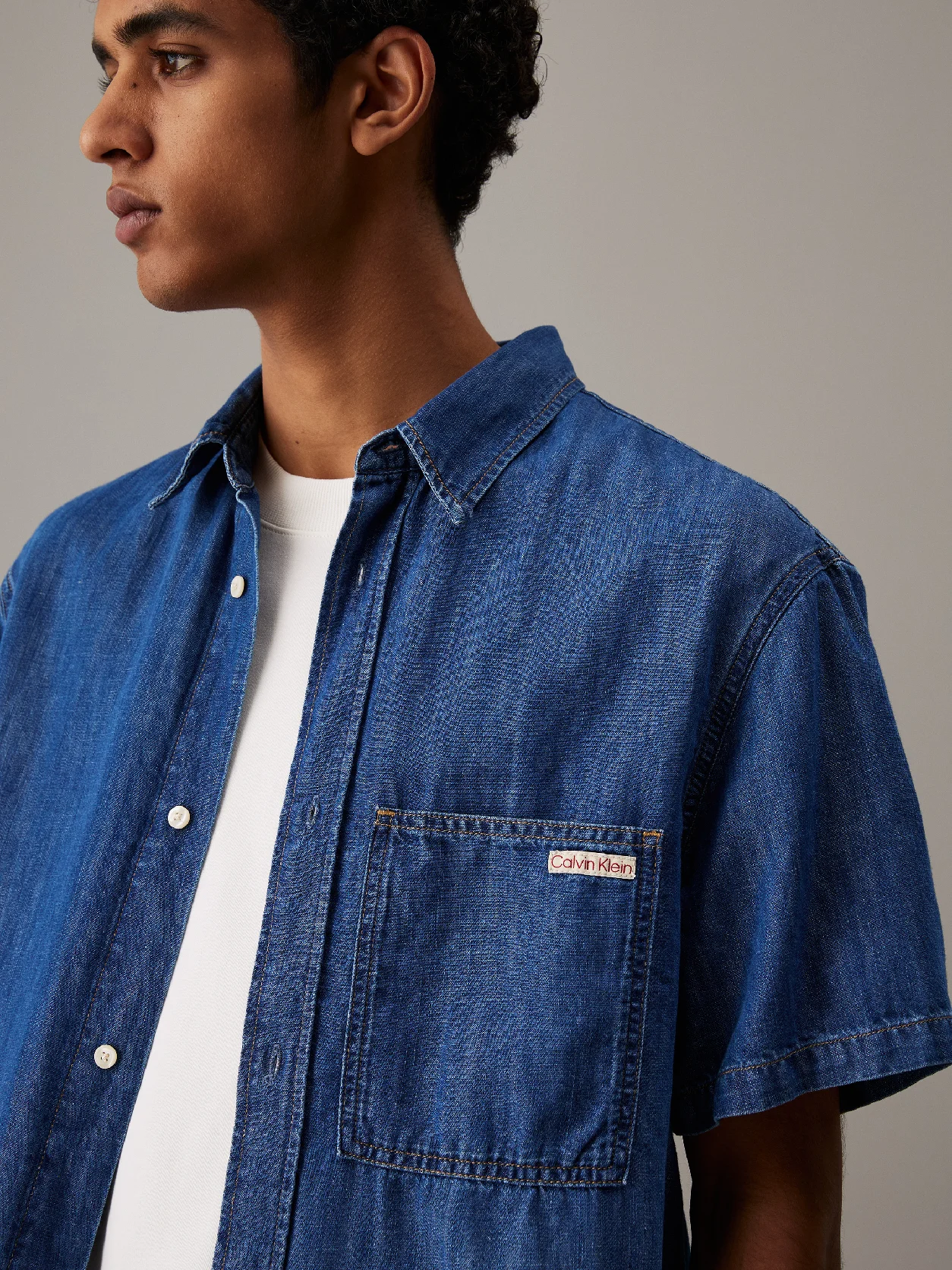 חולצה קצרה מכופתרת – תמונה 4