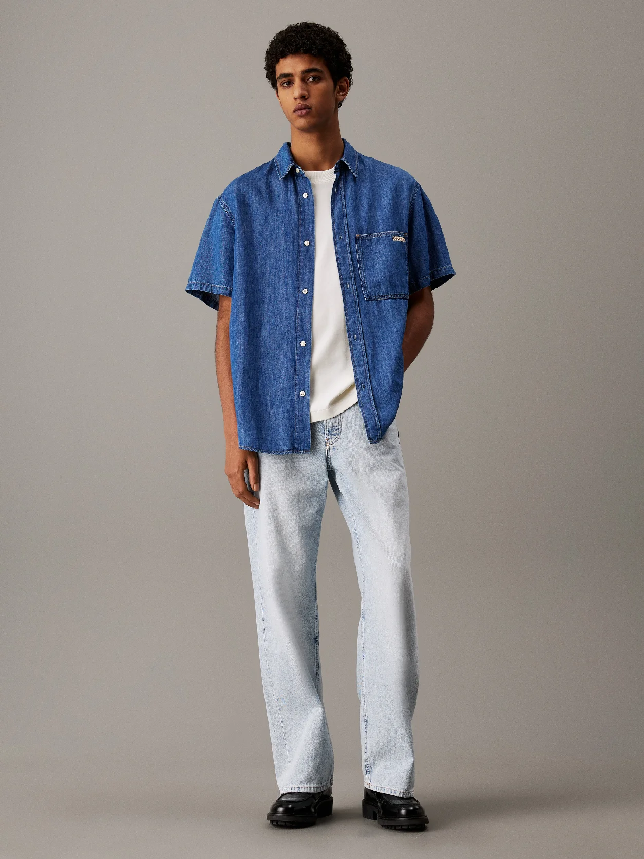 חולצה קצרה מכופתרת – תמונה 3