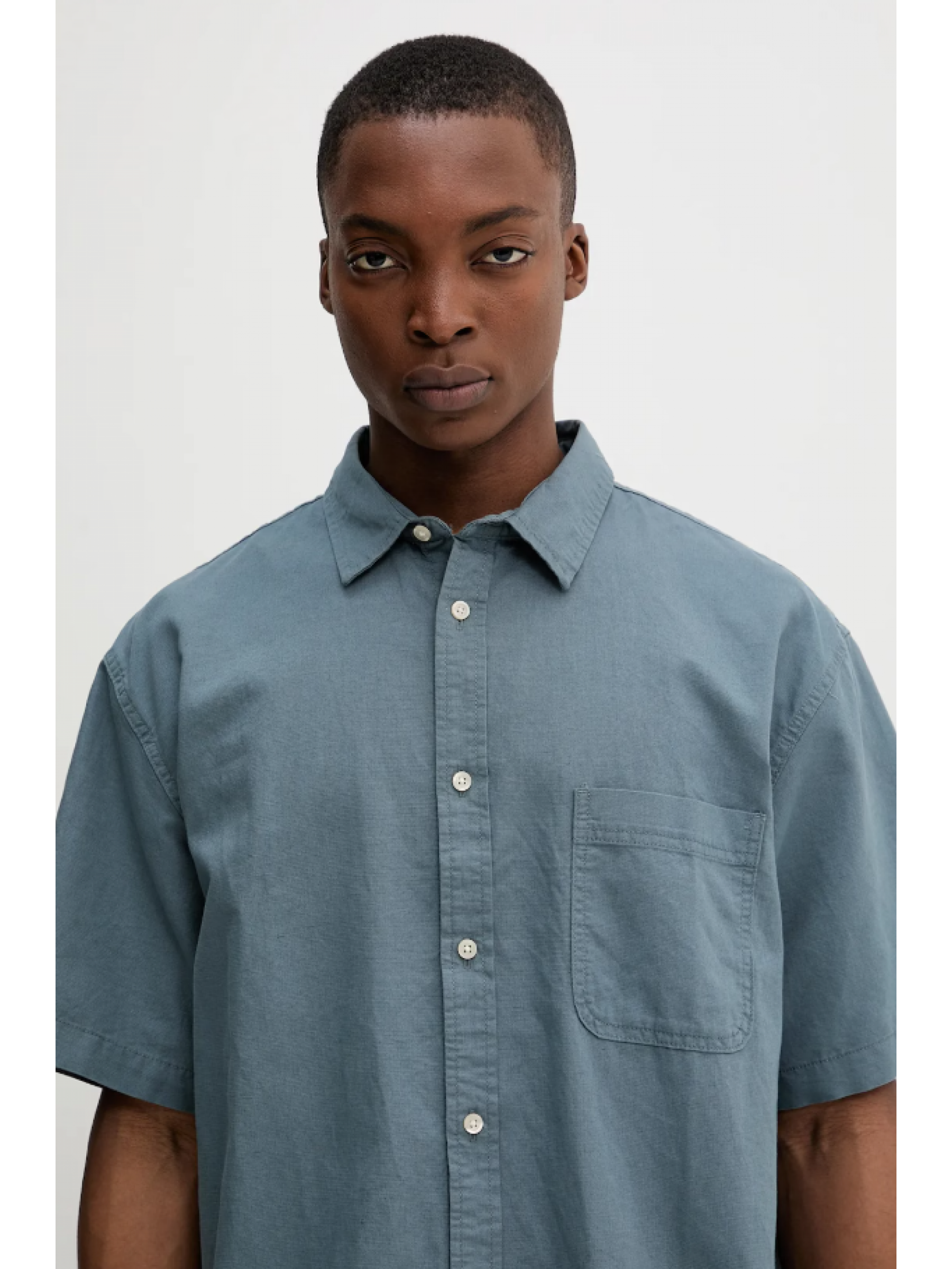 חולצה קצרה מכופתרת – תמונה 3