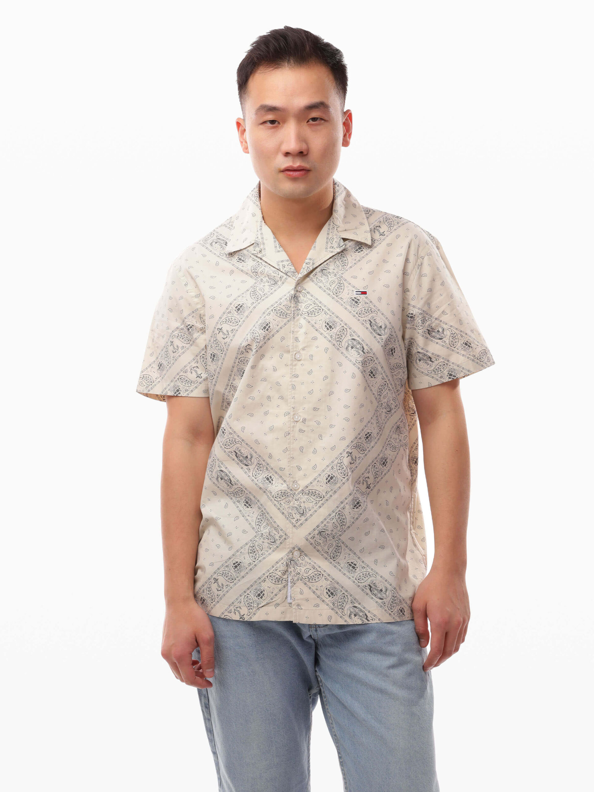 חולצה קצרה מכופתרת