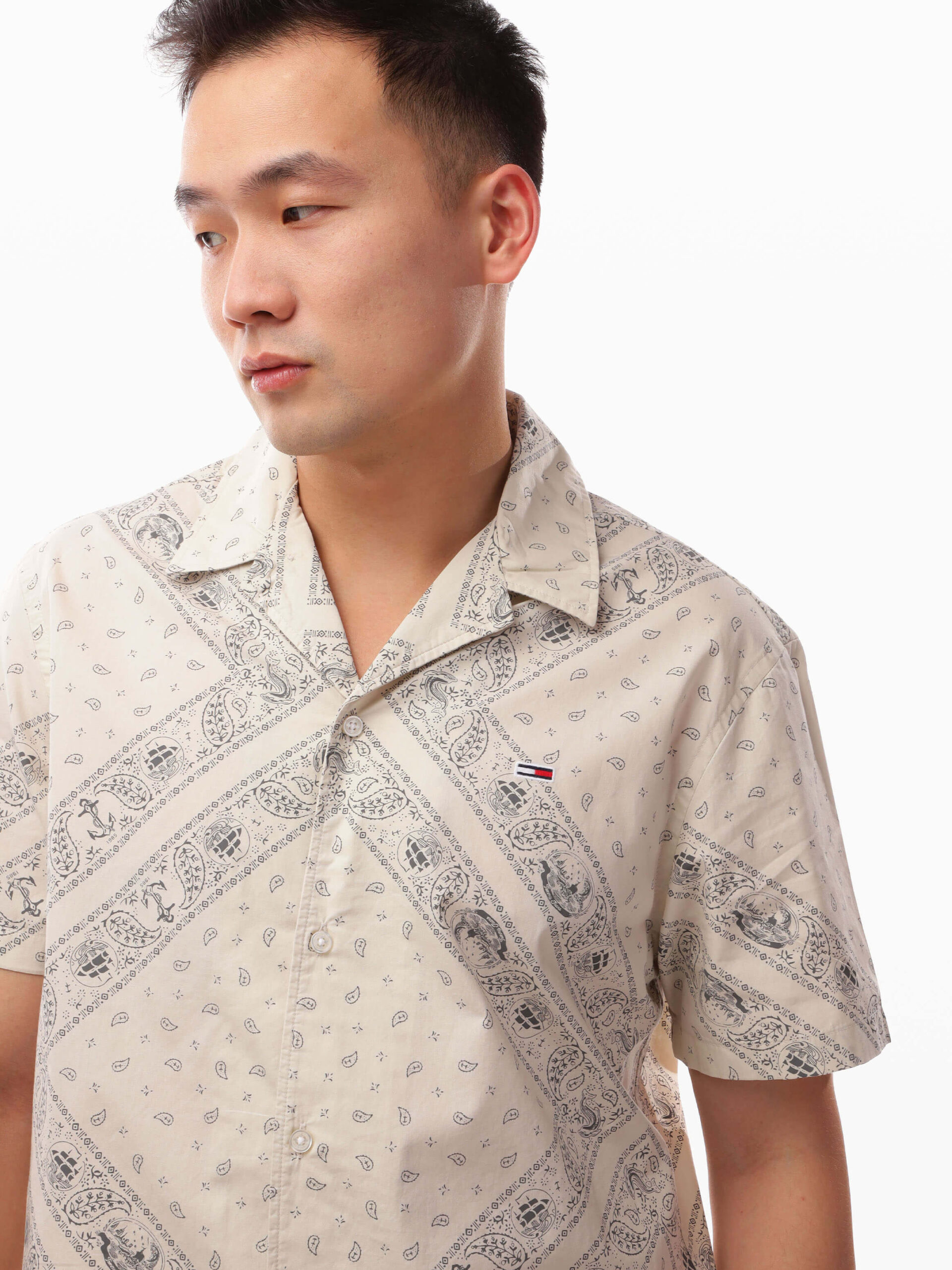 חולצה קצרה מכופתרת – תמונה 3