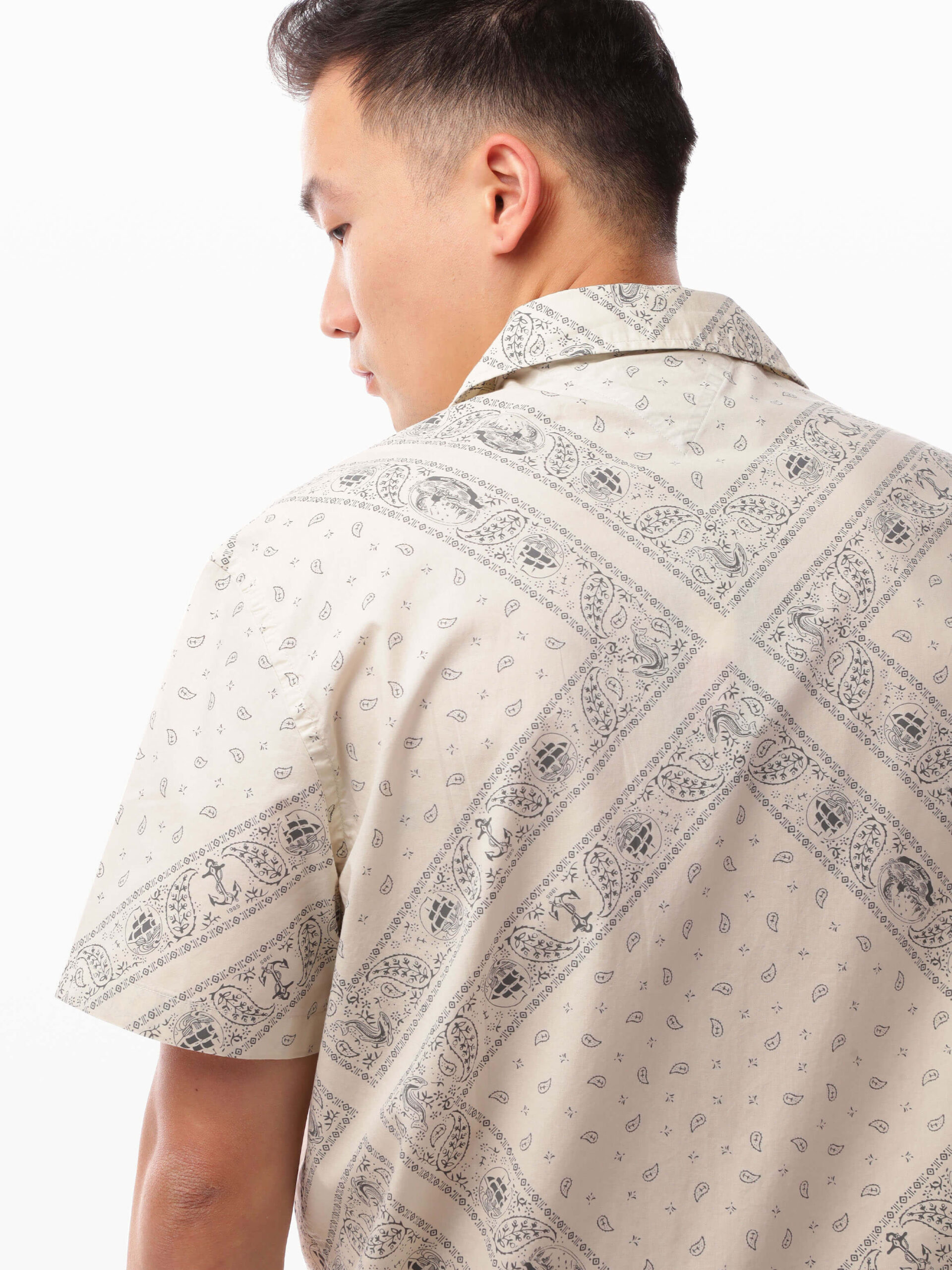 חולצה קצרה מכופתרת – תמונה 4