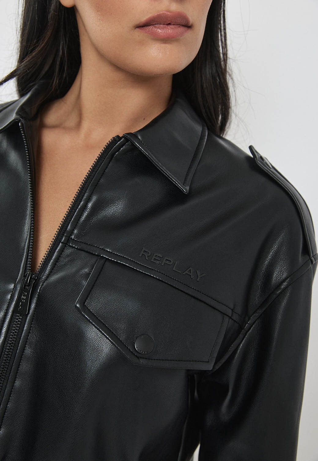 ג'קט קרופ דמוי עור – תמונה 4