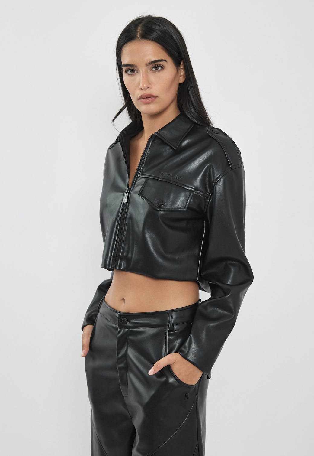 ג'קט קרופ דמוי עור – תמונה 3