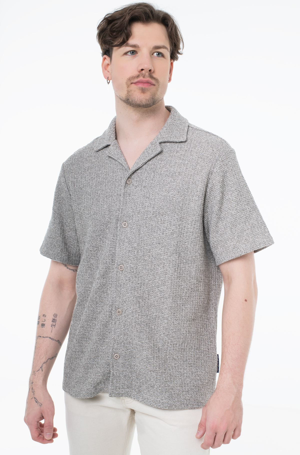 חולצה מכופתרת