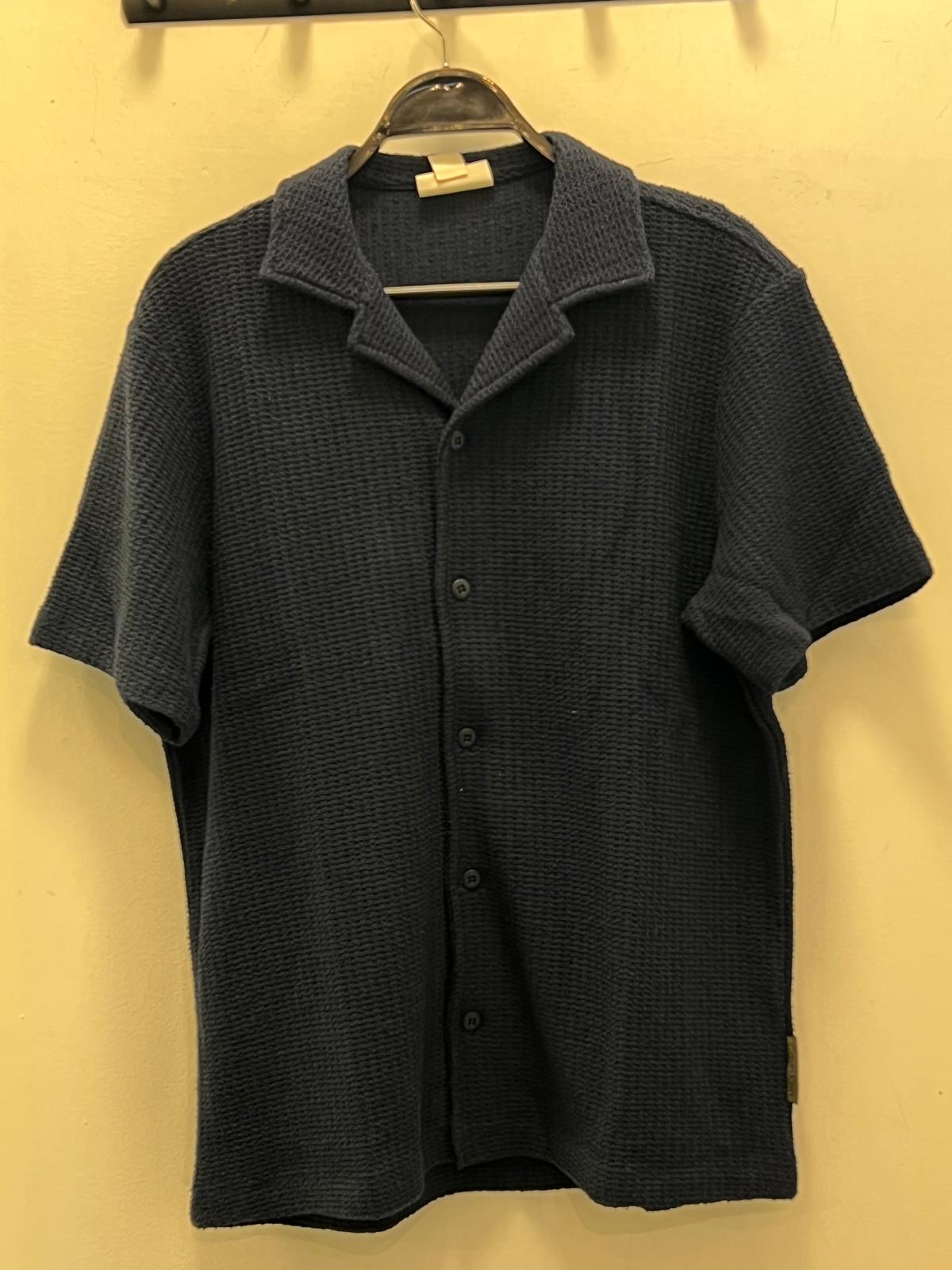 חולצה מכופתרת