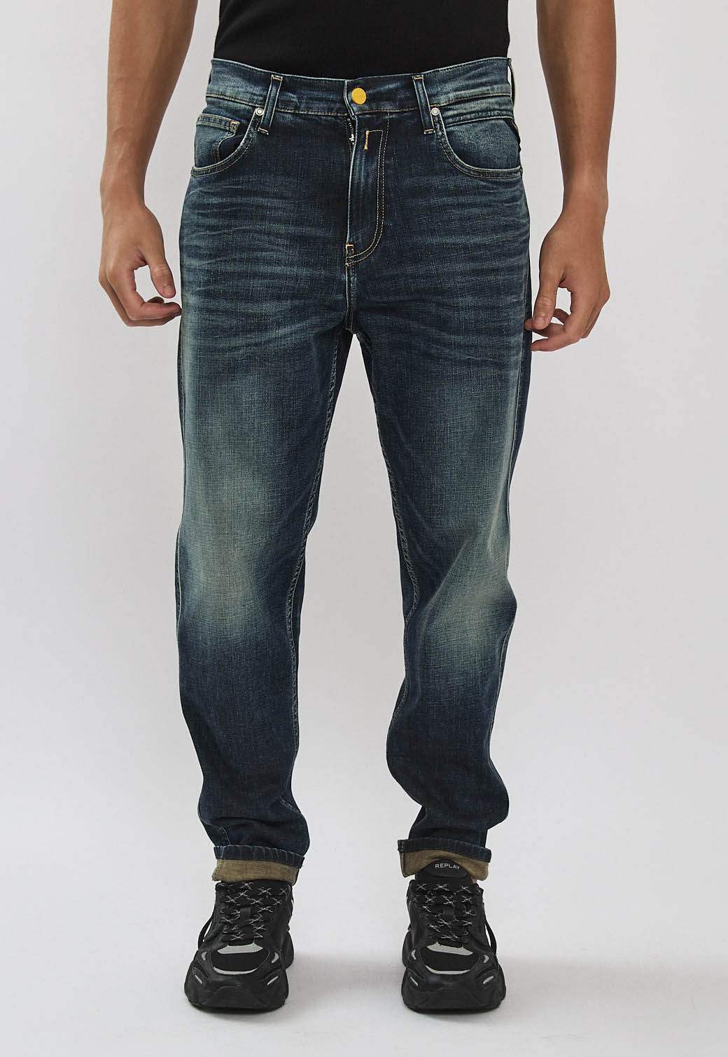 ג׳ינס בגזרה ישרה